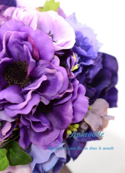 新作 品格の紫 アネモネのクラッチブーケ 素敵な花嫁に贈る 賢いweddingブーケの選び方