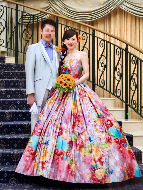 Wdフォト Kh様 蜷川実花さんのドレス ひまわりブーケが綺麗 素敵な花嫁に贈る 賢いweddingブーケの選び方