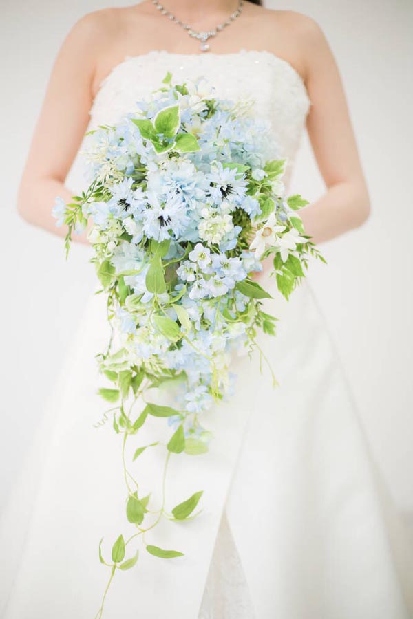 素敵なお写真が届きました ブルーのキャスケードブーケ 素敵な花嫁に贈る 賢いweddingブーケの選び方